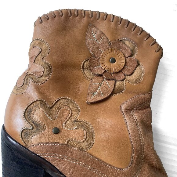 Mia Western Daisy Cowboy Booties - Picture 4 of 8